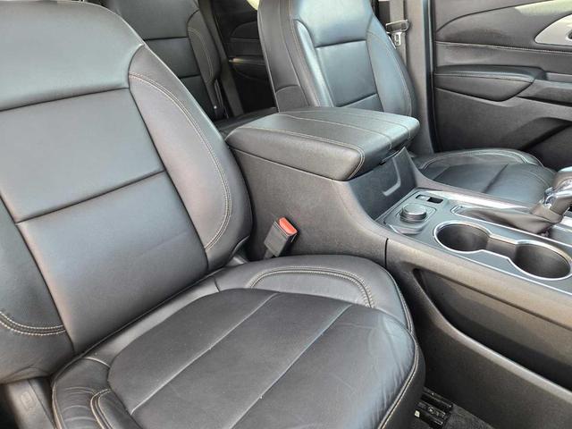 Photo of 2021 Silver Ice Metallic Chevrolet Traverse