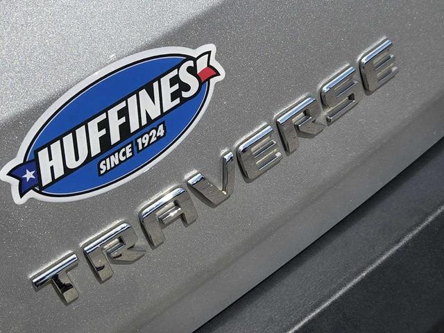 Photo of 2021 Silver Ice Metallic Chevrolet Traverse