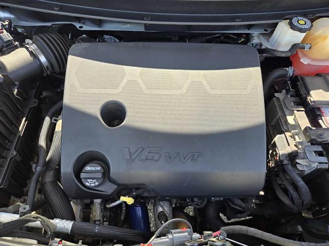 Photo of 2021 Silver Ice Metallic Chevrolet Traverse
