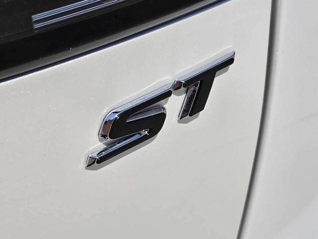 Photo of 2023 White Frost Tri-Coat Buick Envision
