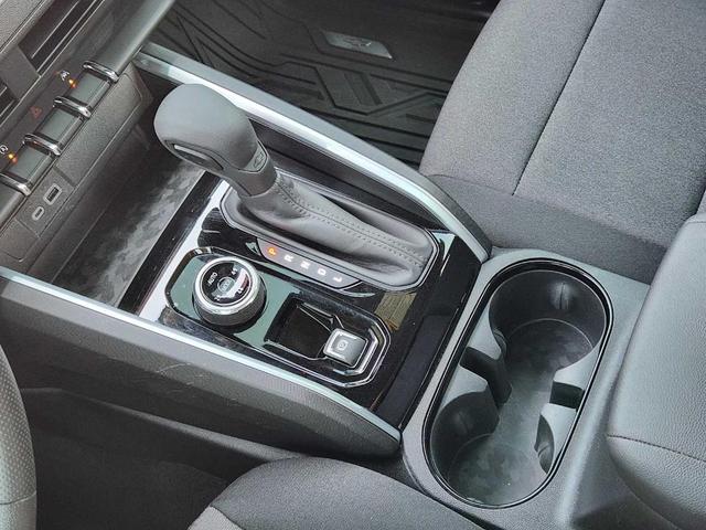 Photo of 2024 Summit White Chevrolet Colorado
