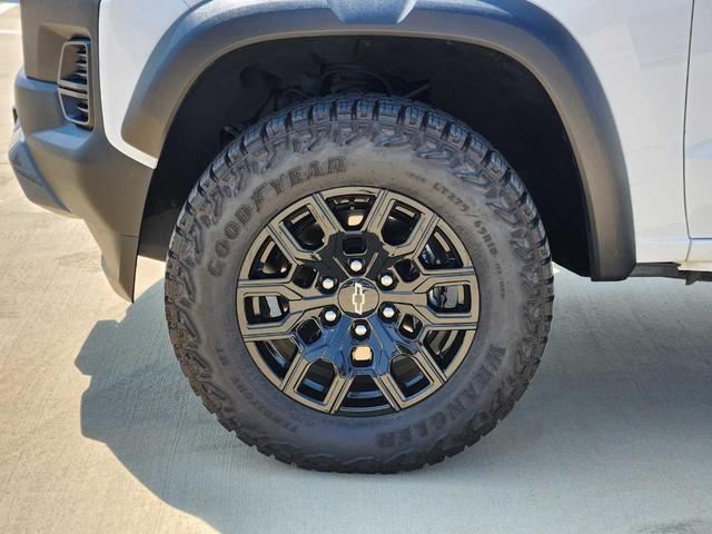 Photo of 2024 Summit White Chevrolet Colorado
