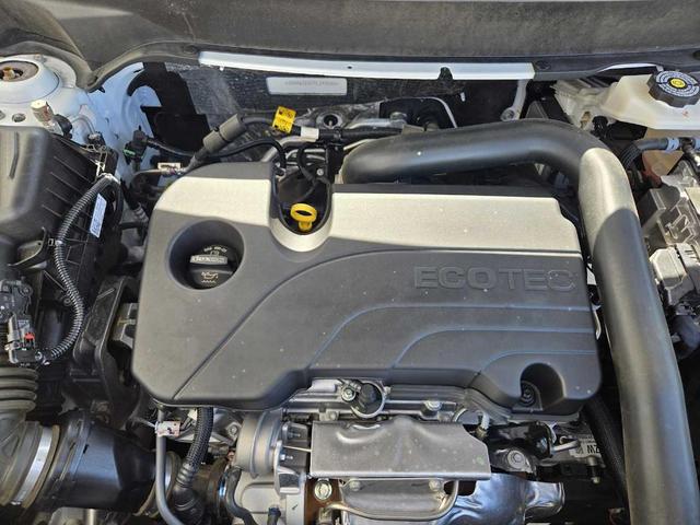 Photo of 2023 Summit White Chevrolet Equinox
