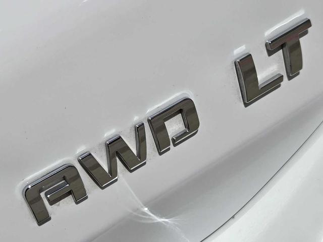 Photo of 2023 Summit White Chevrolet Equinox