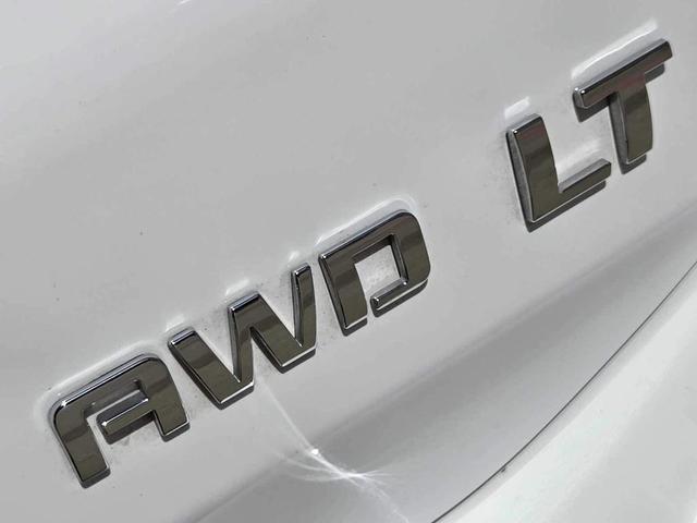 Photo of 2023 Summit White Chevrolet Equinox