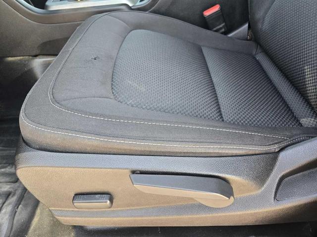 Photo of 2022 Summit White Chevrolet Colorado