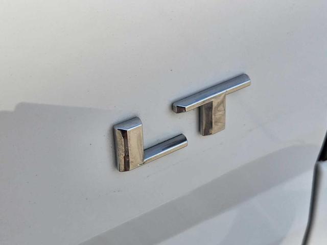 Photo of 2022 Summit White Chevrolet Colorado
