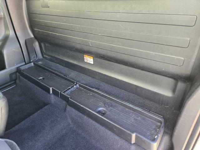 Photo of 2021 Super White Toyota Tacoma