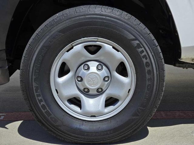 Photo of 2021 Super White Toyota Tacoma