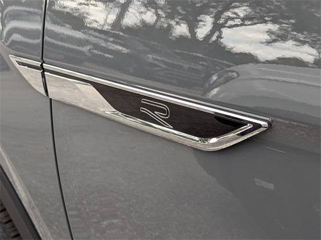 Photo of 2025 Pure Gray Volkswagen Atlas