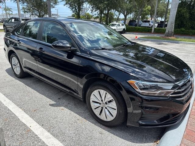 Photo of 2019 Black Volkswagen Jetta