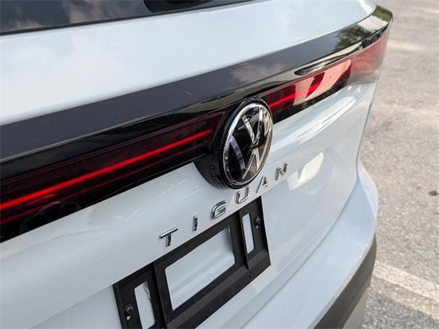 Photo of 2025 Pure White Volkswagen Tiguan