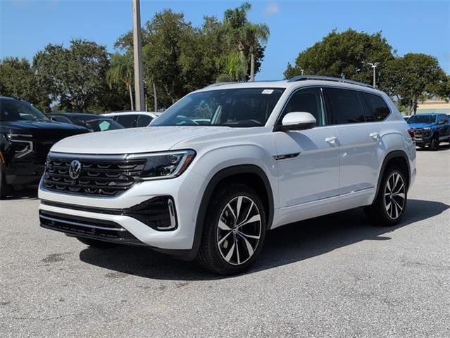 Photo of 2025 Opal White Pearl Effect Volkswagen Atlas