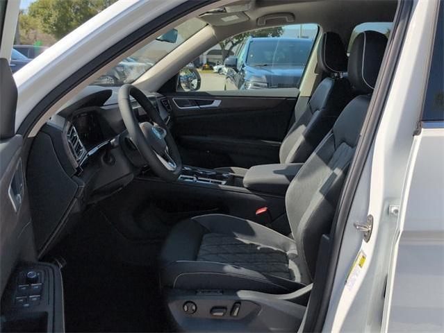 Photo of 2025 Opal White Pearl Effect Volkswagen Atlas