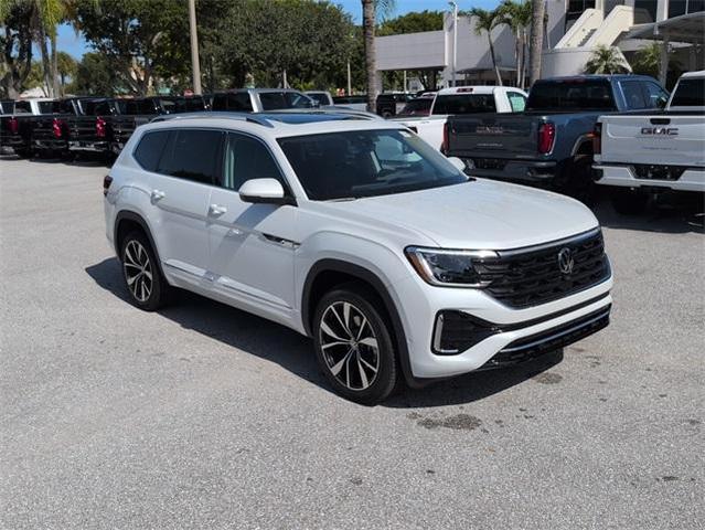 Photo of 2025 Opal White Pearl Effect Volkswagen Atlas