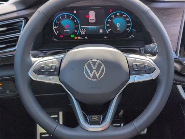 Photo of 2025 Opal White Pearl Effect Volkswagen Atlas
