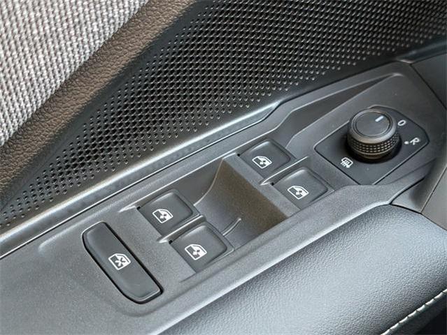 Photo of 2025 Platinum Gray Metallic Volkswagen Tiguan