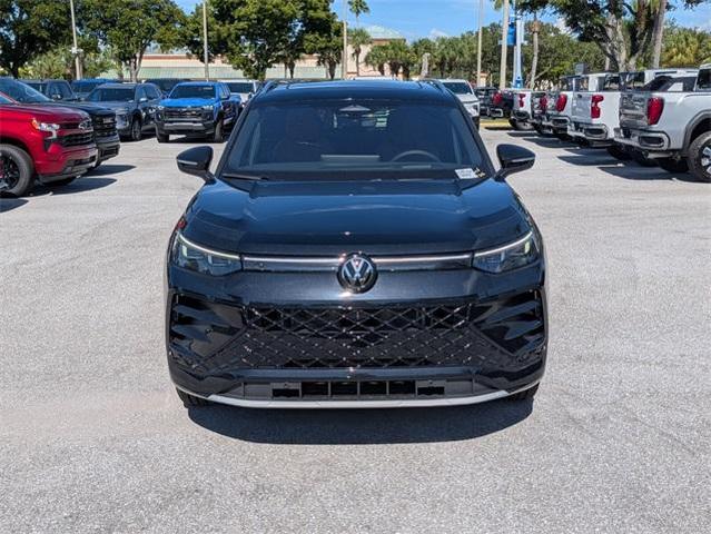 Photo of 2025 Deep Black Pearl Effect Volkswagen Tiguan