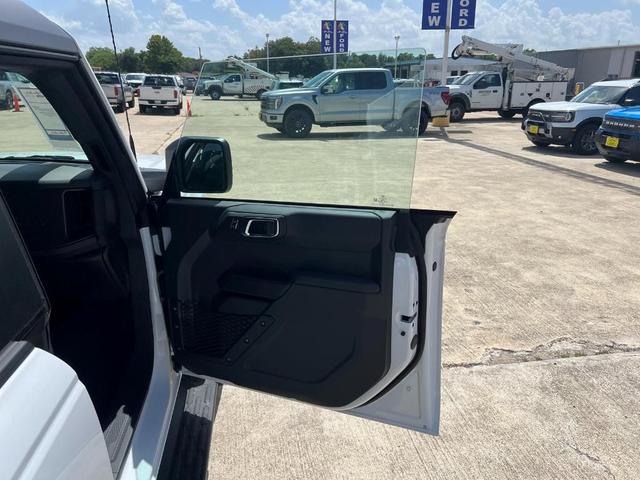 Photo of 2025 White Ford Bronco