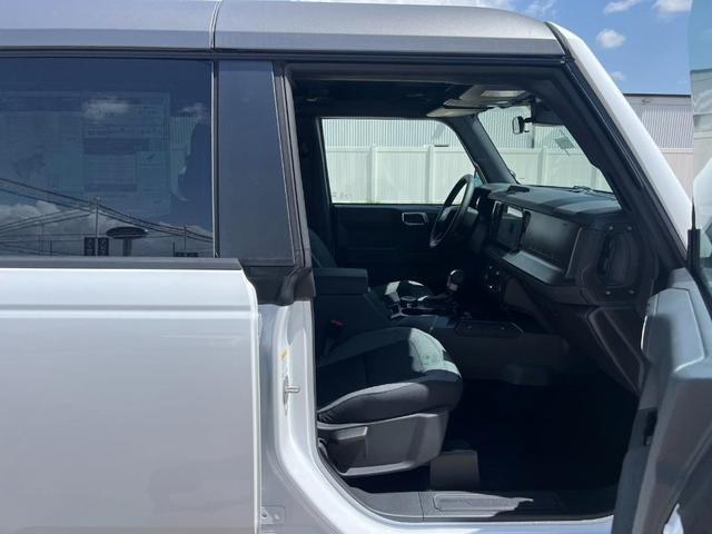 Photo of 2025 White Ford Bronco