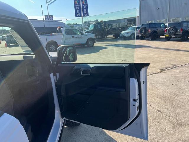 Photo of 2025 White Ford Bronco