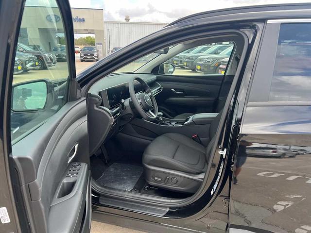 Photo of 2025 Phantom Black Hyundai TUCSON