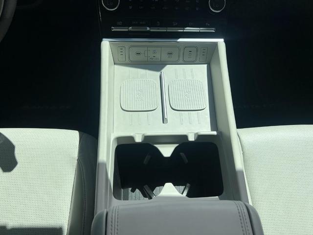 Photo of 2024 White Hyundai SANTA FE