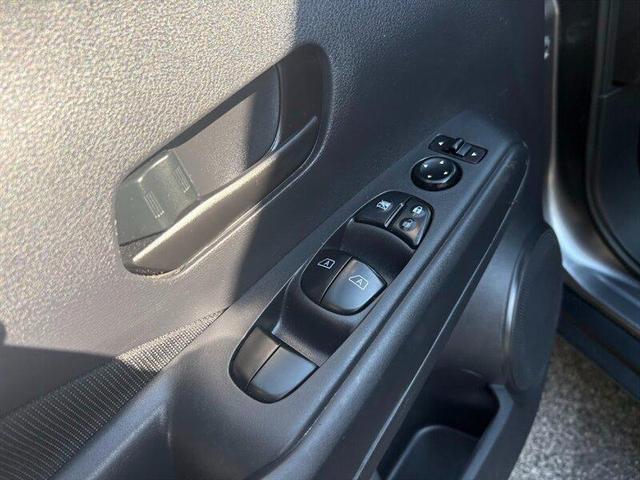 Photo of 2023 Gun Metallic Nissan Kicks