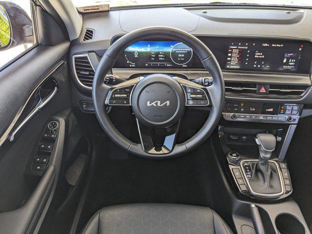 Photo of 2024 Fusion Black Kia Seltos