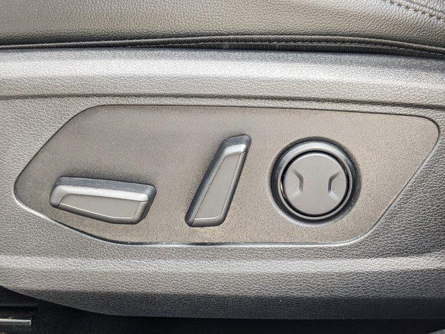 Photo of 2024 Glacial White Pearl Kia Sportage
