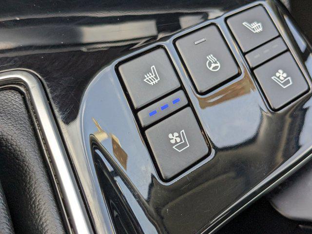 Photo of 2024 Glacial White Pearl Kia Sportage