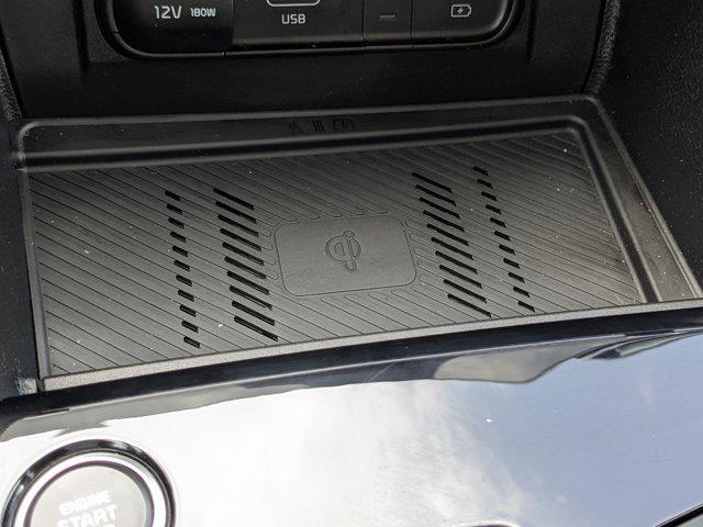 Photo of 2024 Glacial White Pearl Kia Sportage