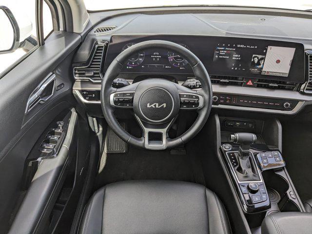Photo of 2024 Glacial White Pearl Kia Sportage