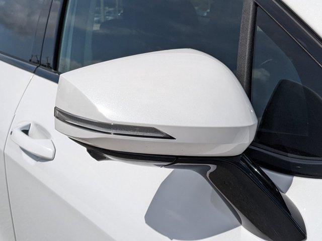 Photo of 2024 Glacial White Pearl Kia Sportage