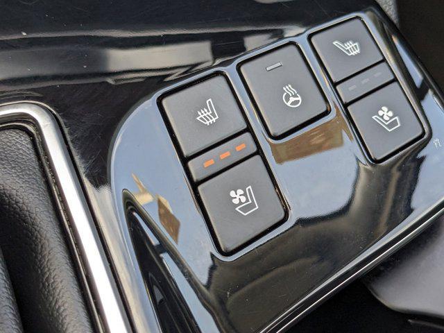 Photo of 2024 Glacial White Pearl Kia Sportage