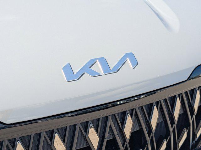 Photo of 2026 Ceramic White Kia Carnival Hybrid