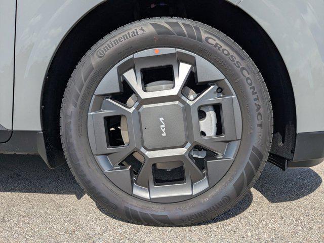 Photo of 2026 Ceramic White Kia Carnival Hybrid