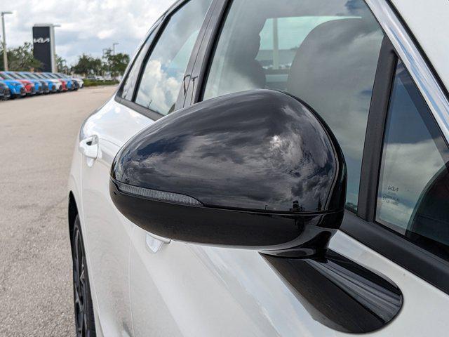 Photo of 2025 White Pearl Kia K5