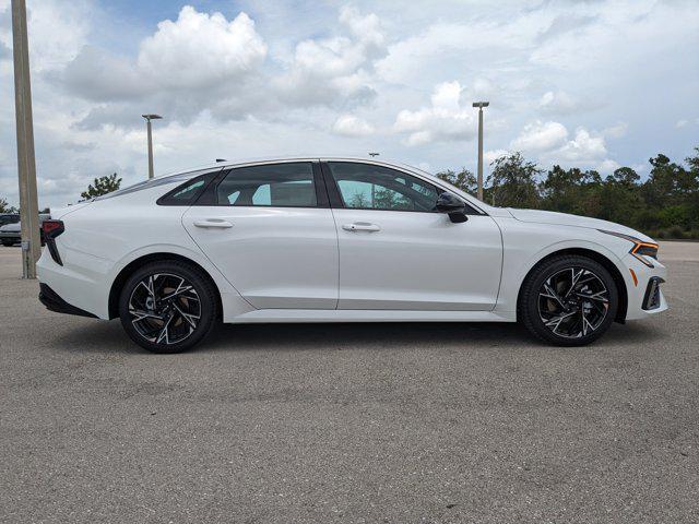 Photo of 2025 White Pearl Kia K5
