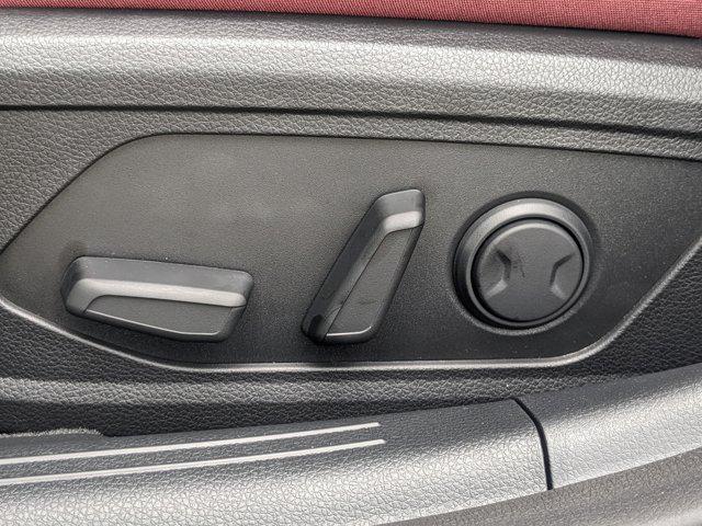 Photo of 2025 White Pearl Kia K5