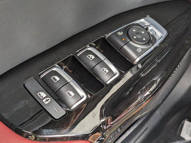 Photo of 2025 White Pearl Kia K5