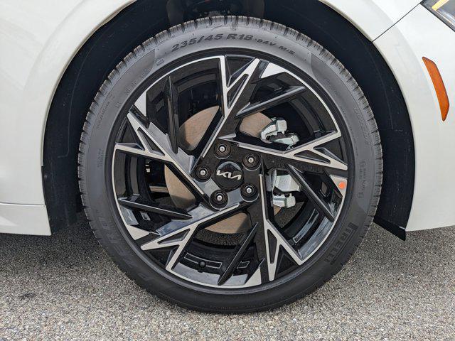 Photo of 2025 White Pearl Kia K5