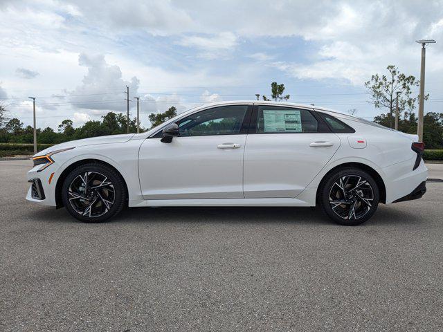 Photo of 2025 White Pearl Kia K5