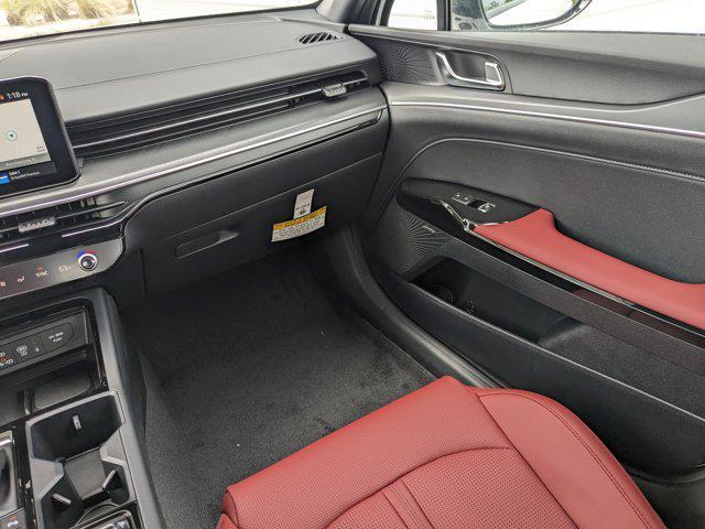 Photo of 2025 White Pearl Kia K5