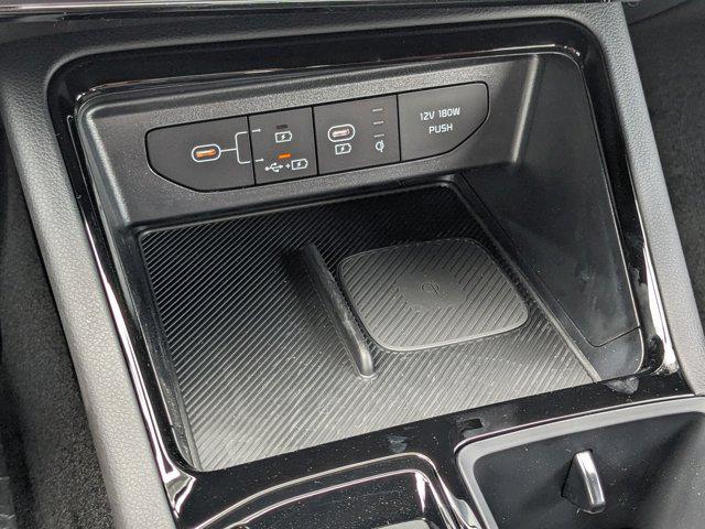 Photo of 2025 White Pearl Kia K5