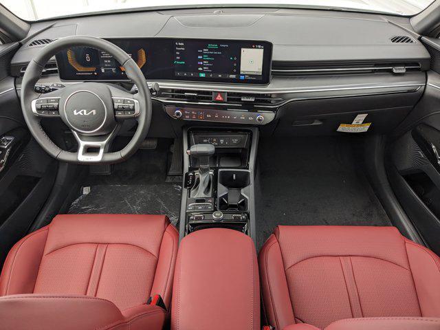 Photo of 2025 White Pearl Kia K5