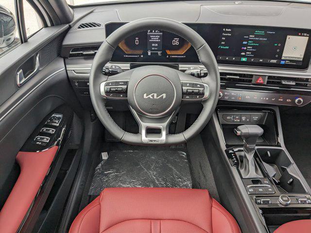 Photo of 2025 White Pearl Kia K5