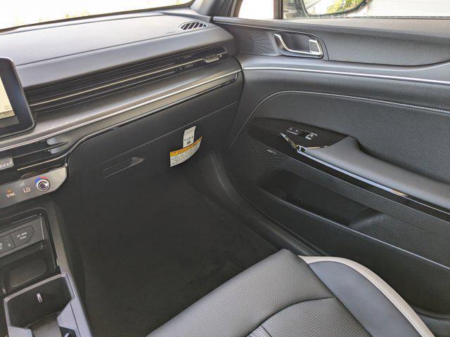 Photo of 2025 Gray Kia K5