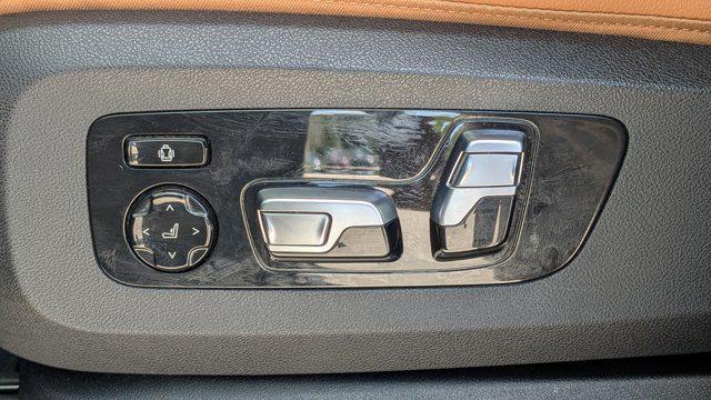Photo of 2020 Arctic Gray Metallic BMW X7