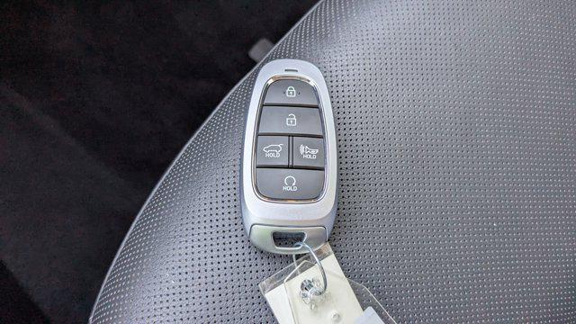Photo of 2022 Quartz White Hyundai TUCSON
